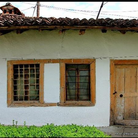 לינה וארוחת בוקר Gjakova Bujtina Zhaveli מראה חיצוני תמונה