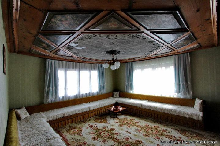 לינה וארוחת בוקר Gjakova Bujtina Zhaveli מראה חיצוני תמונה